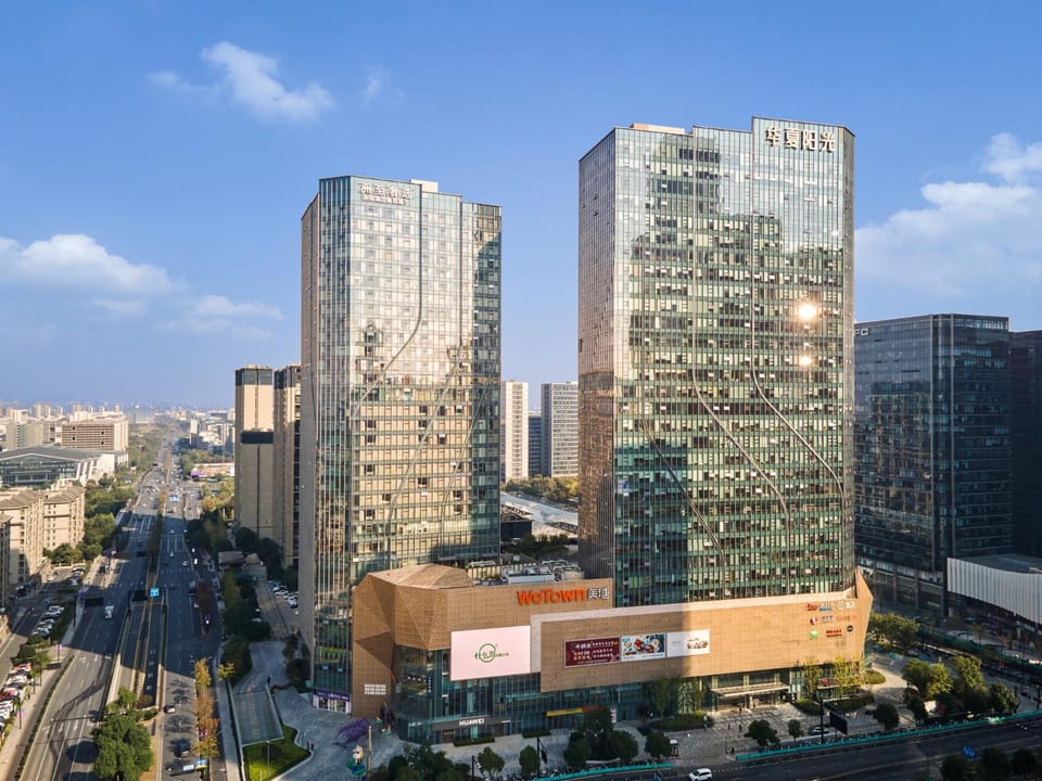 Property building, Day, Neighbourhood, City view, Street view, Location
