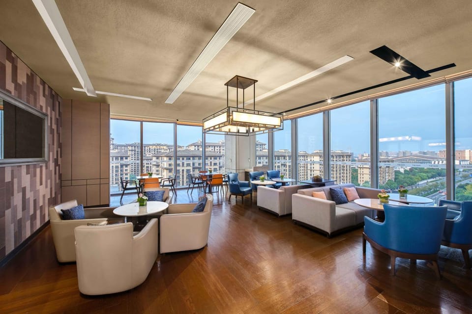 Restaurant/places to eat, Lounge or bar
