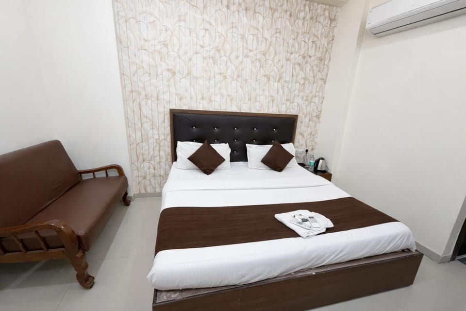 Bed, Bedroom, air conditioner