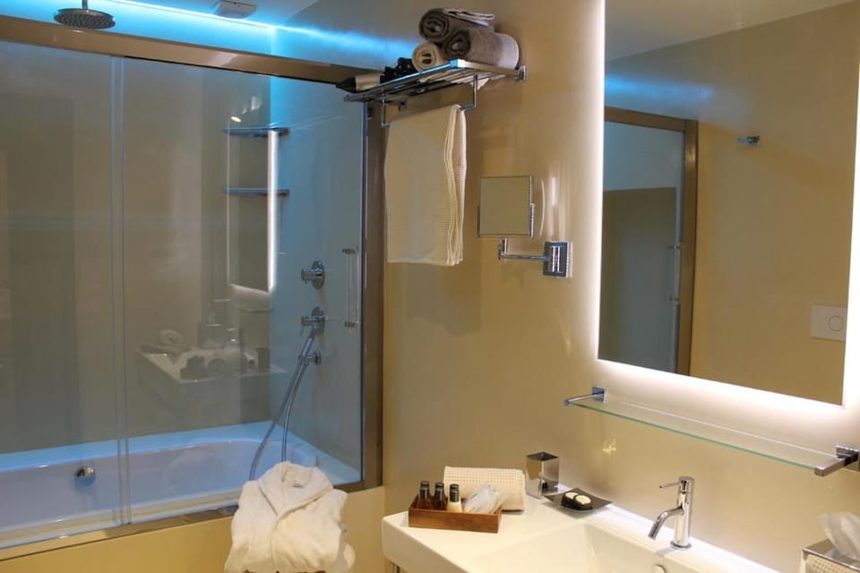 Bathroom, Bath
