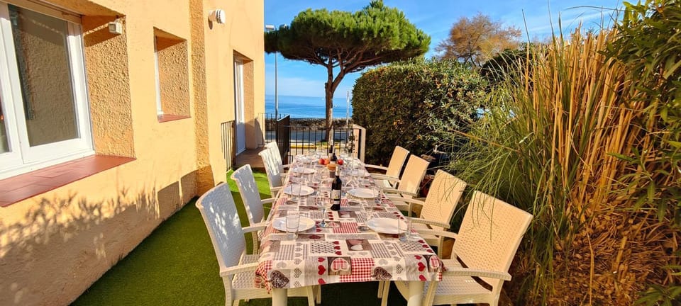 Garden, Garden, Sea view