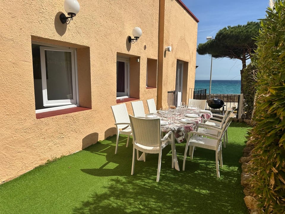 Garden, Garden, Sea view