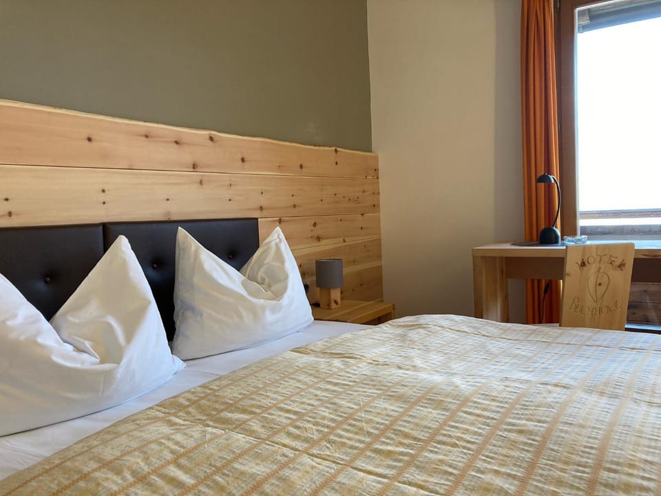 View (from property/room), Bedroom, Mountain view