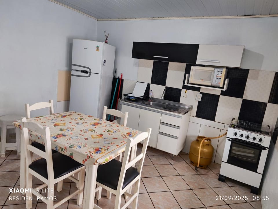 Kitchen or kitchenette, Dining area, stove