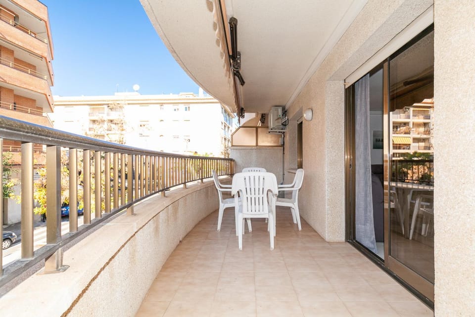 Balcony/Terrace, Street view