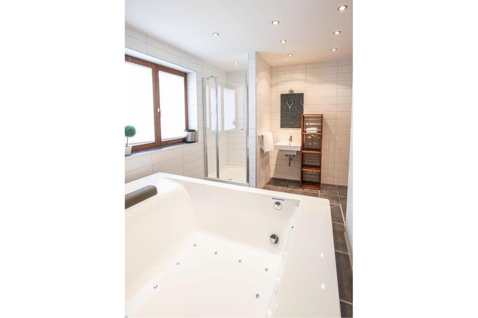 Shower, Swimming pool