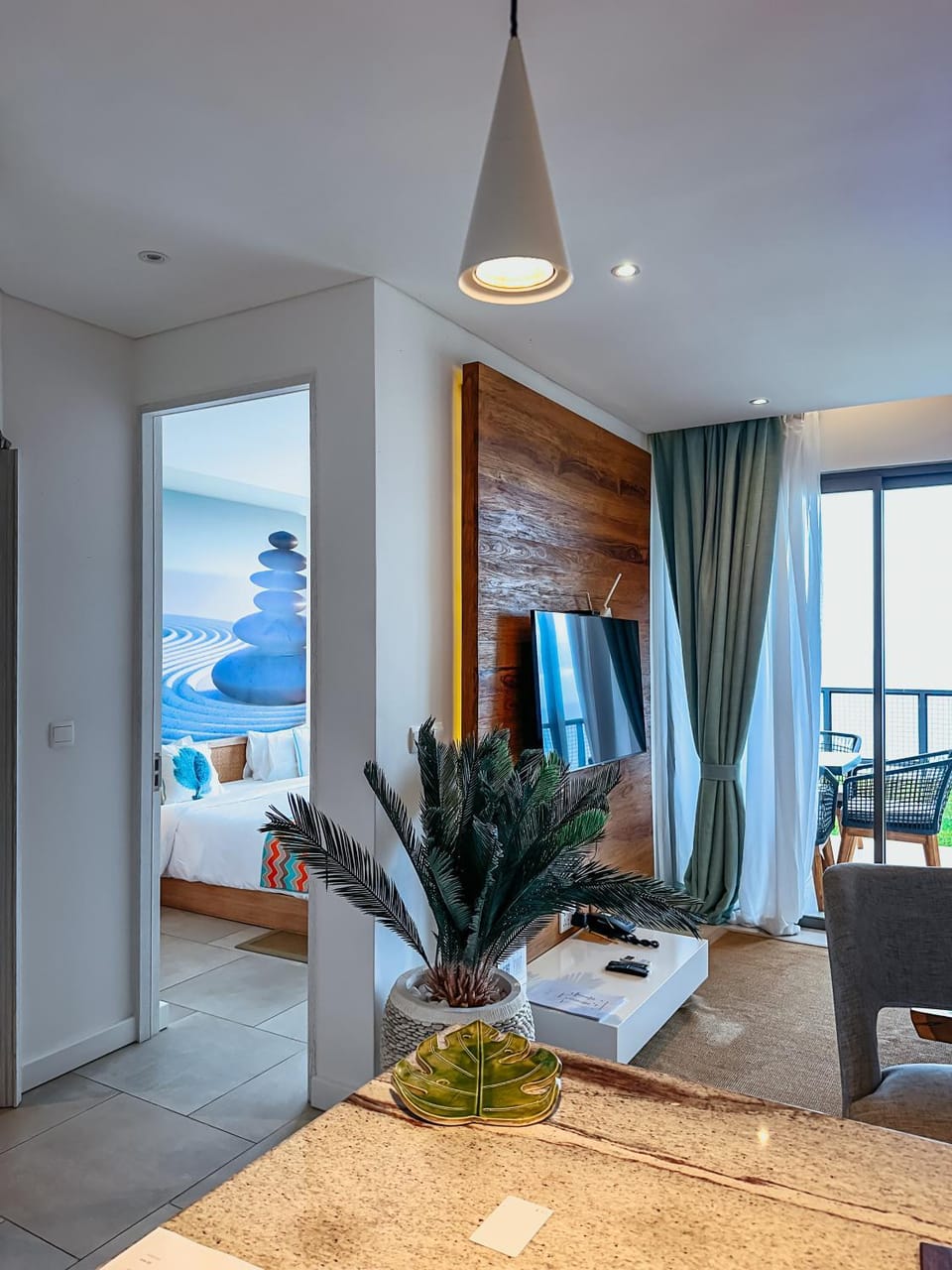 Bed, TV and multimedia, Bedroom