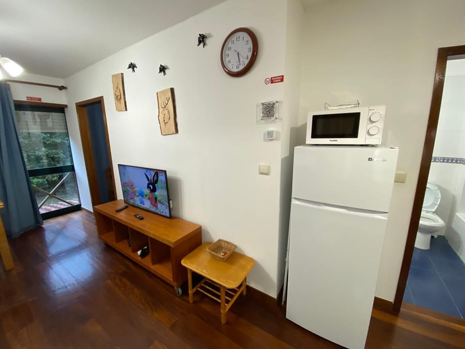 Communal lounge/ TV room, TV and multimedia, microwave