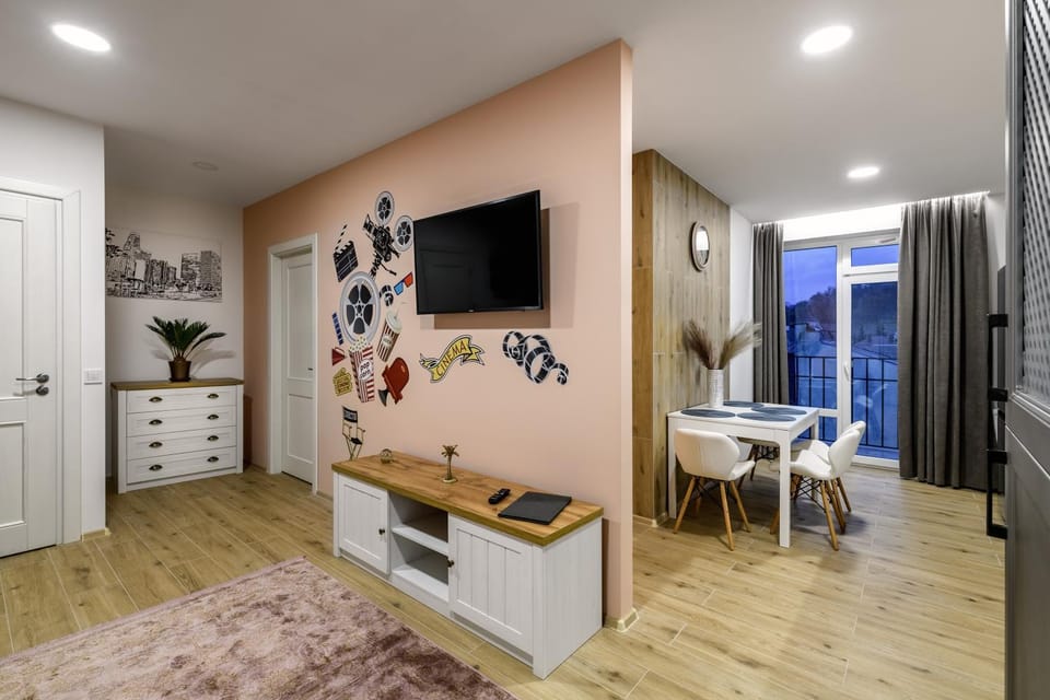 Communal lounge/ TV room, Living room