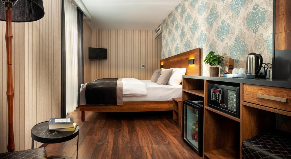 Bed, Photo of the whole room, Decorative detail