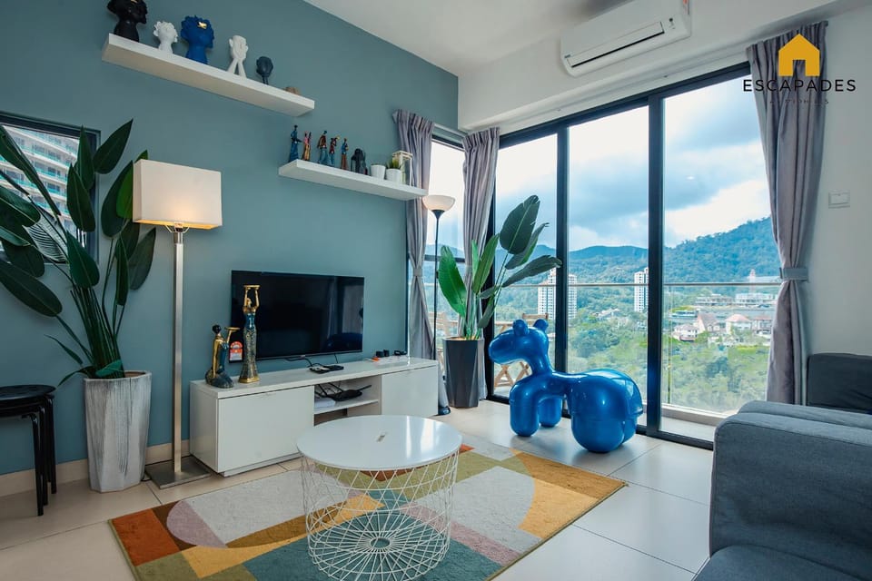 Communal lounge/ TV room, TV and multimedia, Living room, Seating area, Mountain view, air conditioner