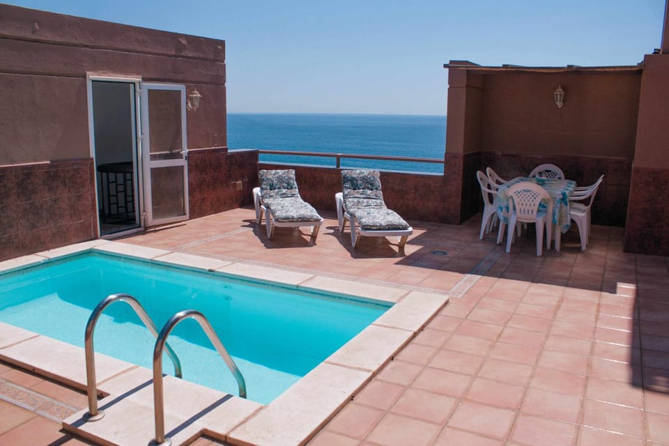 Natural landscape, Bird's eye view, BBQ facilities, Balcony/Terrace, Balcony/Terrace, Beach, City view, Pool view, Sea view, Swimming pool, Swimming pool, Swimming pool, Family