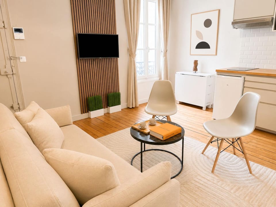 Communal lounge/ TV room, TV and multimedia, Living room, Seating area, internet