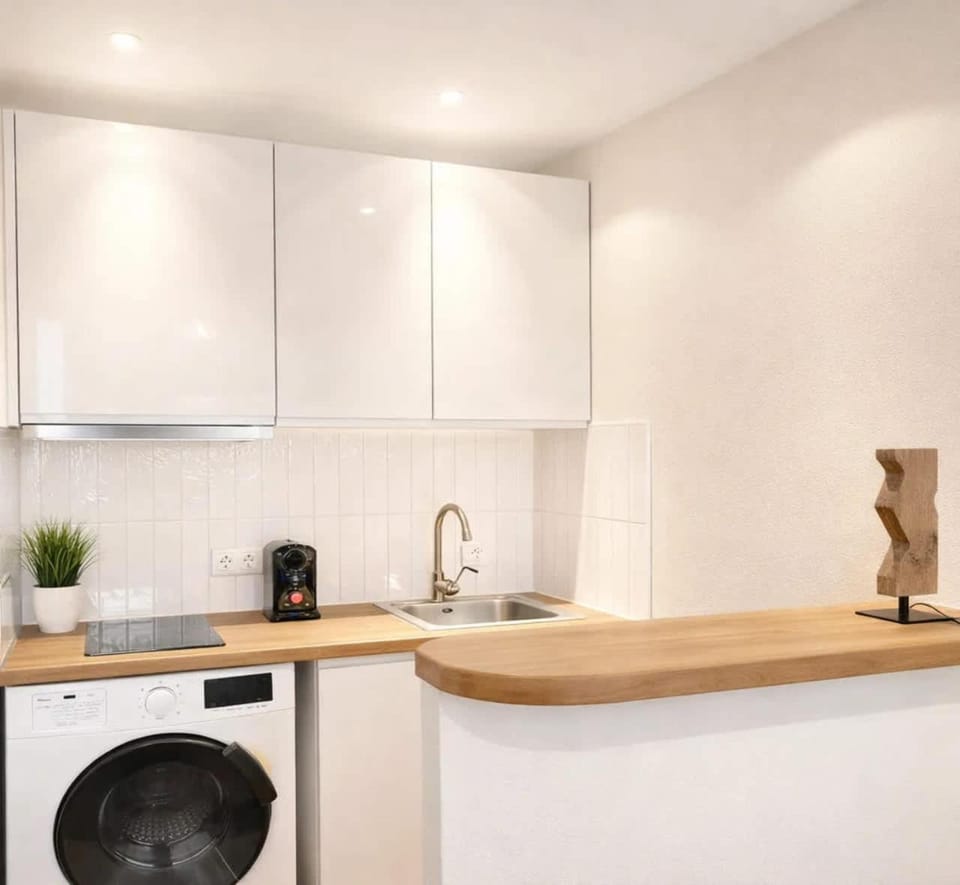 Kitchen or kitchenette, stove, wardrobe