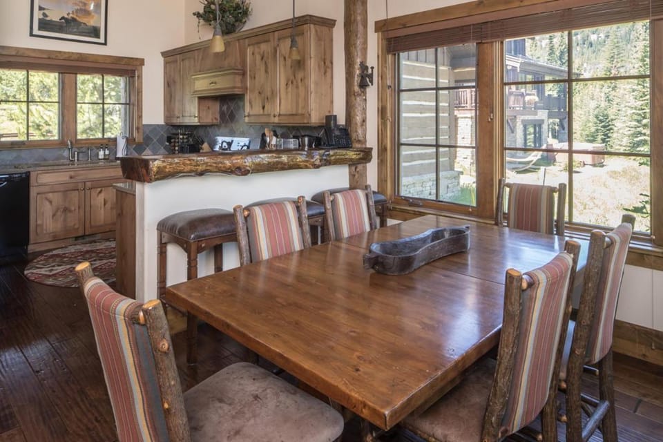Spanish Peaks - Nestledown House in Big Sky