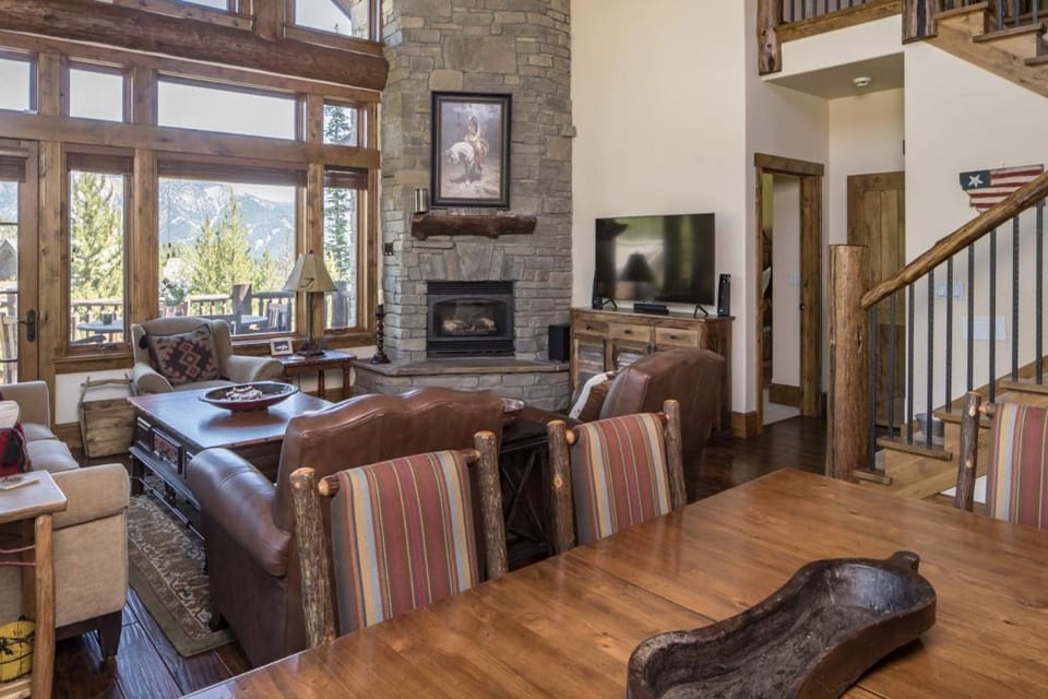 Spanish Peaks - Nestledown House in Big Sky