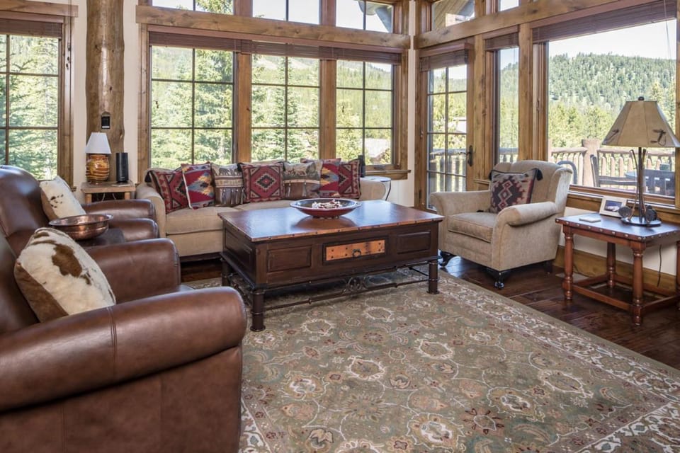 Spanish Peaks - Nestledown House in Big Sky