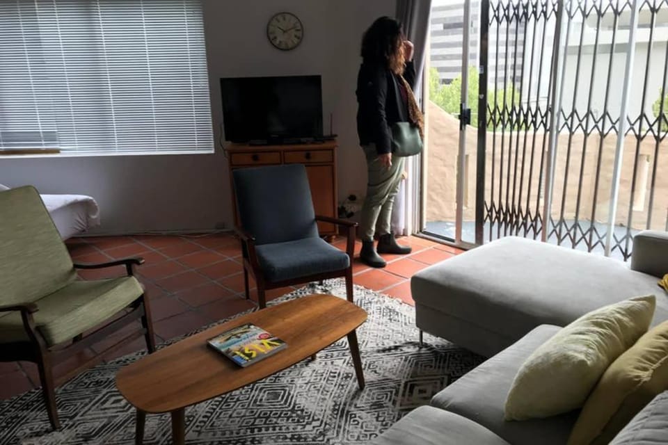 Roomy, quiet flatlet at the top of Camps Bay Apartment in Cape Town