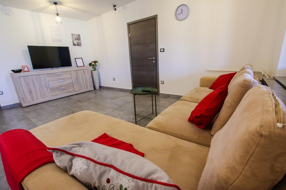 TV and multimedia, Living room, Photo of the whole room, Seating area