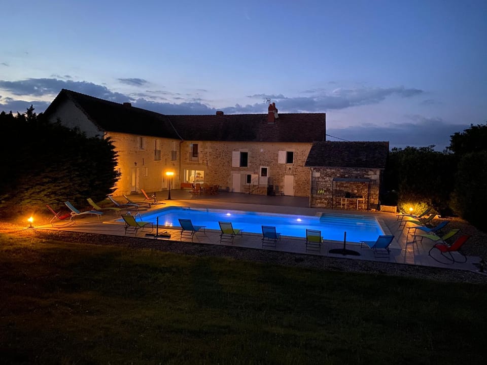 Property building, Pool view, Swimming pool