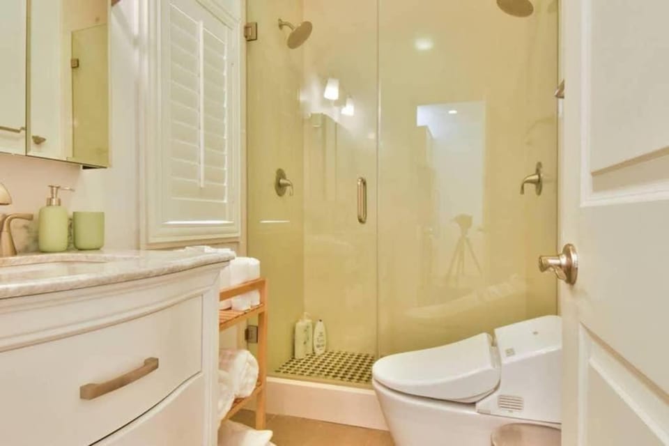 1000#2 Magnificent Beach Home w/ AC & 4K TVs Apartment in Balboa Peninsula