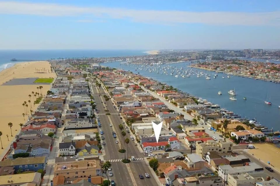 1000#3 Renovated Home by Beach & Sand - AC & More! Apartment in Balboa Peninsula