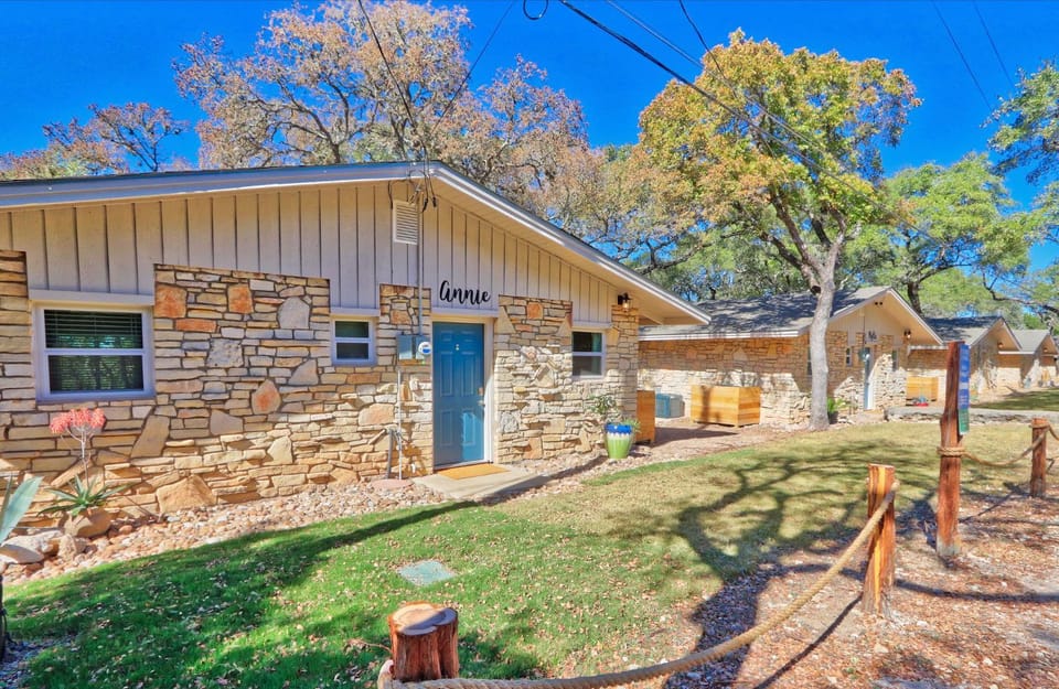 Millies Cottages Unit 2 - Annie House in Canyon Lake