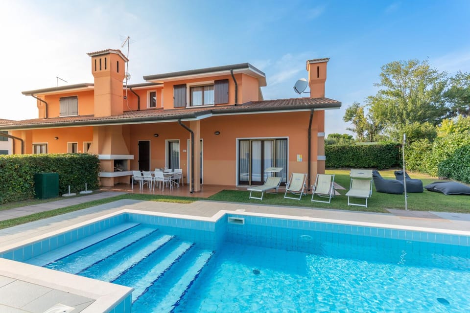 Property building, Swimming pool