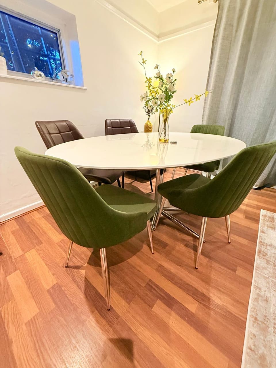 Living room, Dining area