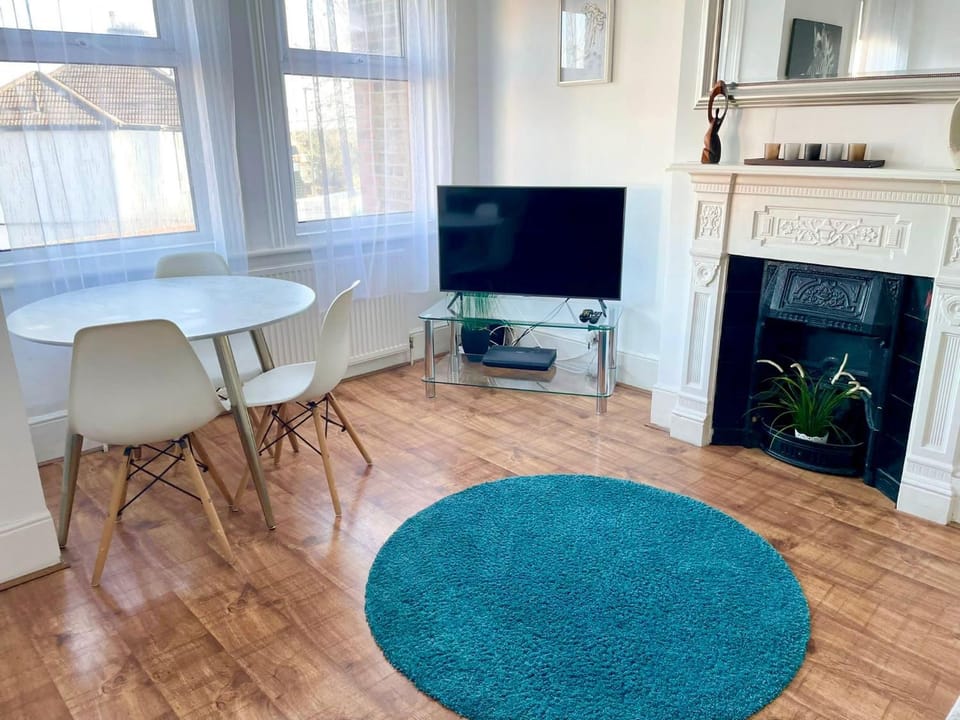 TV and multimedia, Dining area