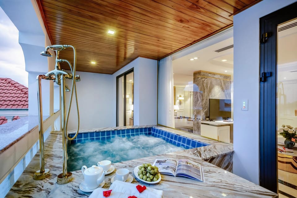 Natural landscape, Hot Tub, Bathroom, Bath, towels
