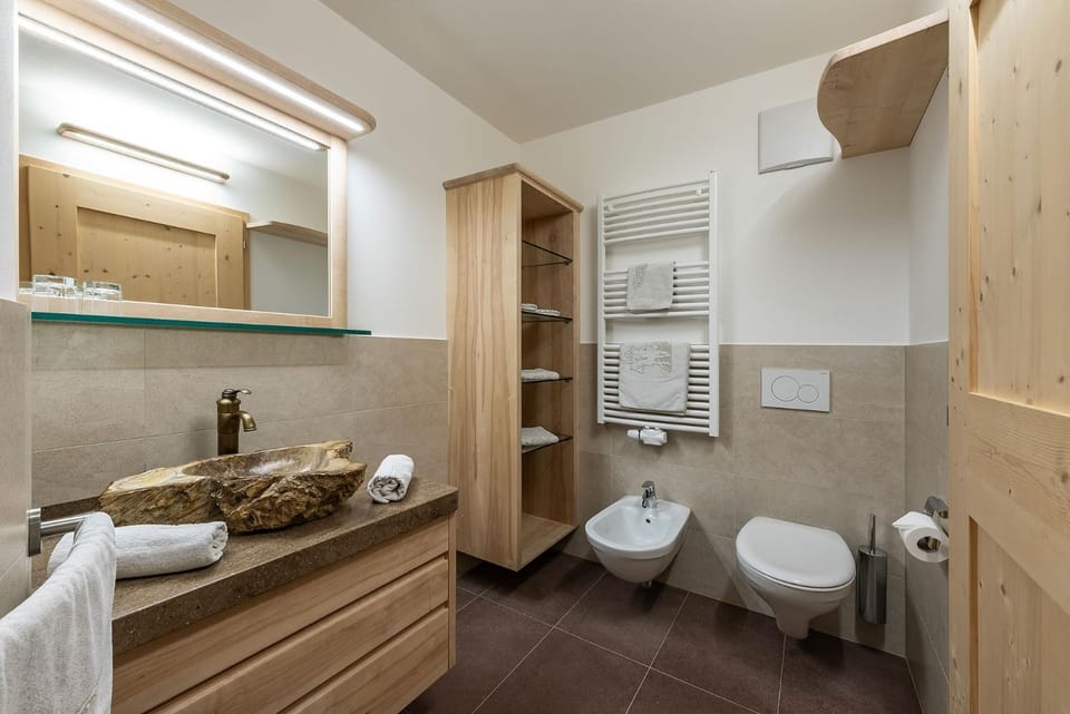 Bathroom, Living room