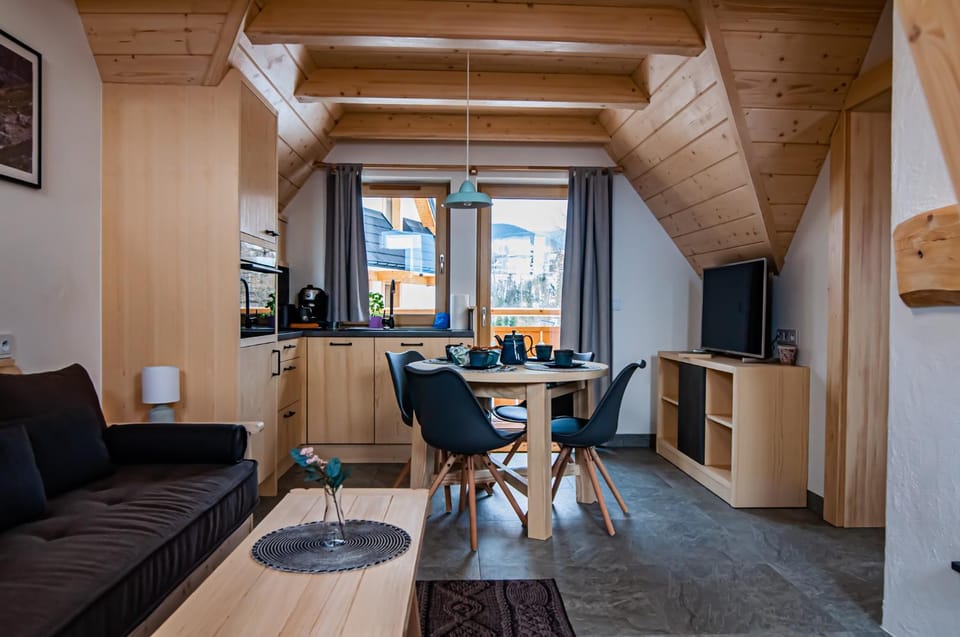 Kitchen or kitchenette, Living room, Seating area, Dining area