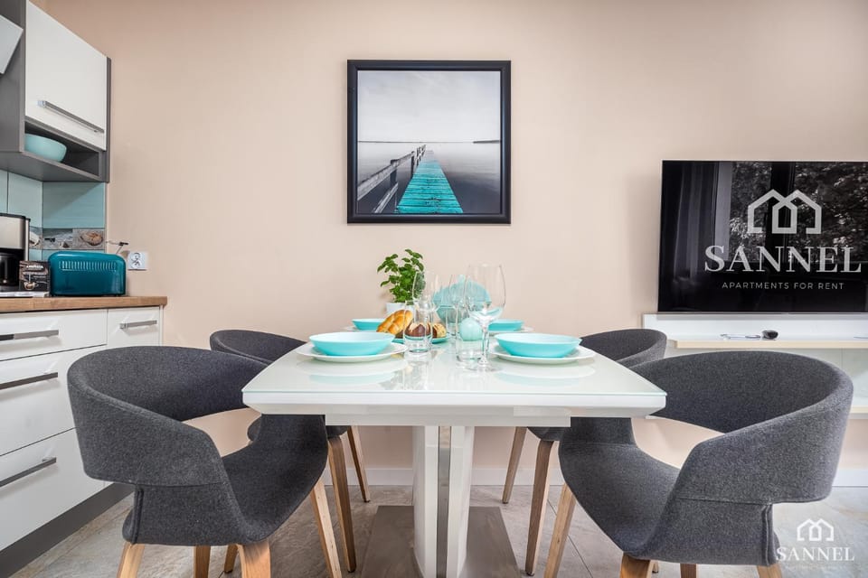 Property building, Living room, Decorative detail, Dining area, On site