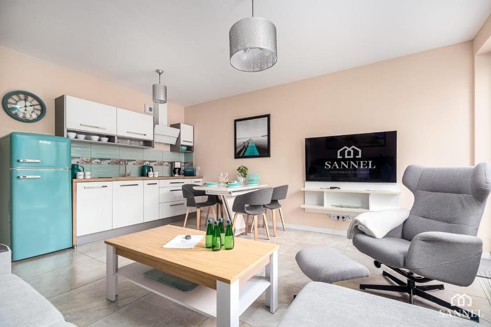 Coffee/tea facilities, Kitchen or kitchenette, Living room, Photo of the whole room, Decorative detail, Dining area, On site