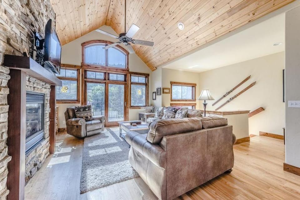 Living room, Mountain view