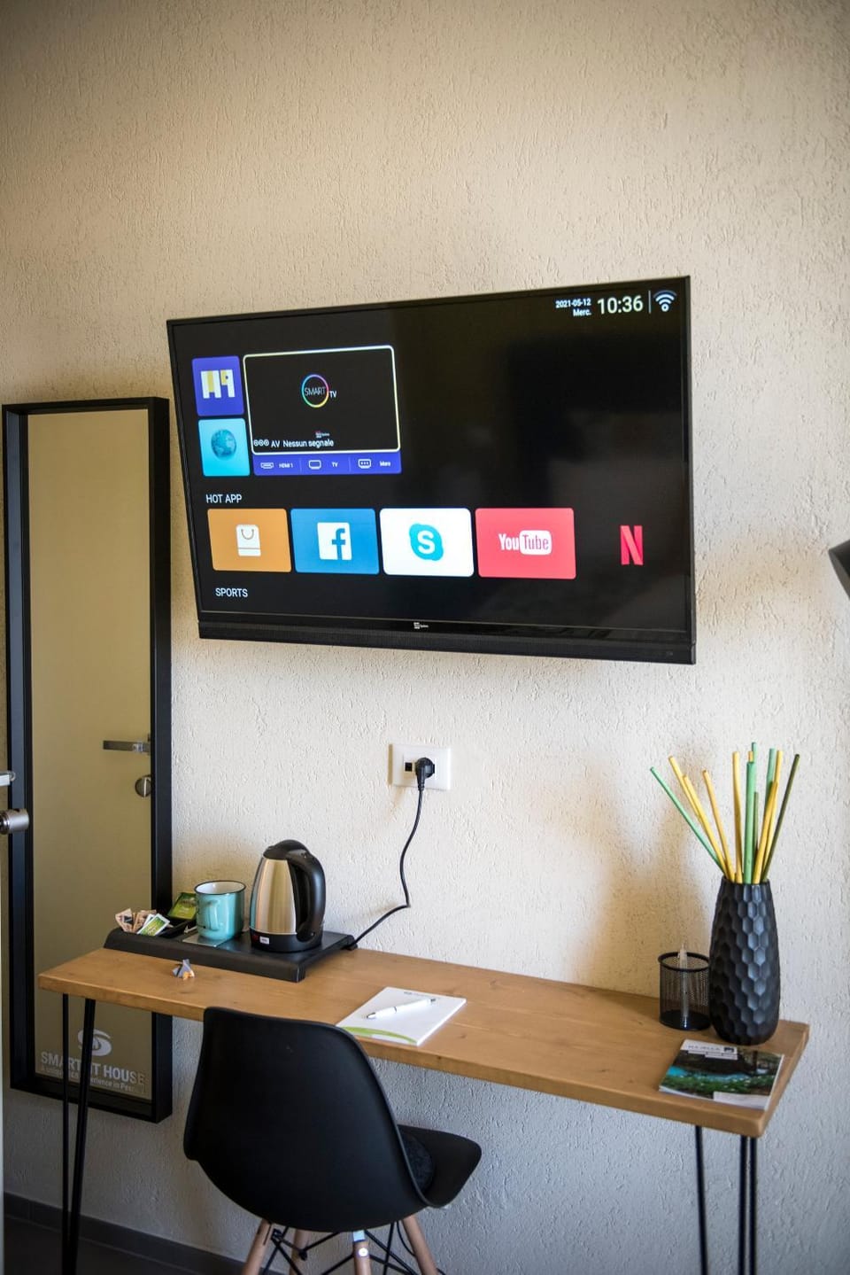 TV and multimedia, Coffee/tea facilities, locker