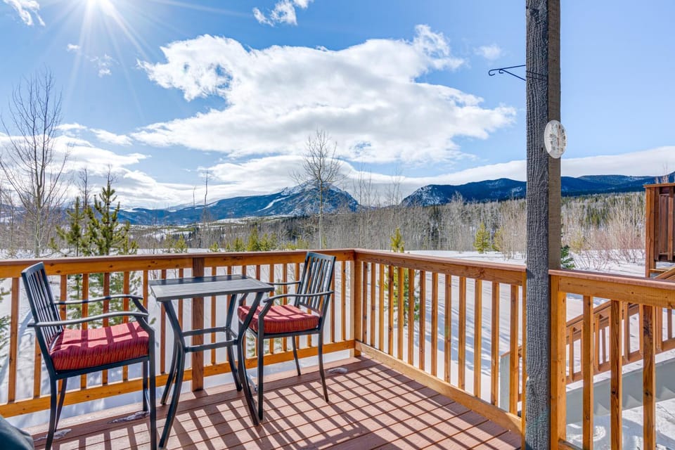 8 Mi to Keystone: Mtn-View Ski Retreat! House in Wildernest