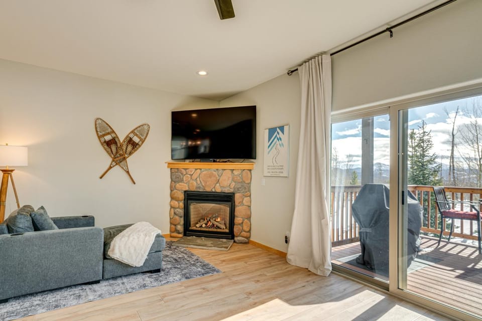 8 Mi to Keystone: Mtn-View Ski Retreat! House in Wildernest