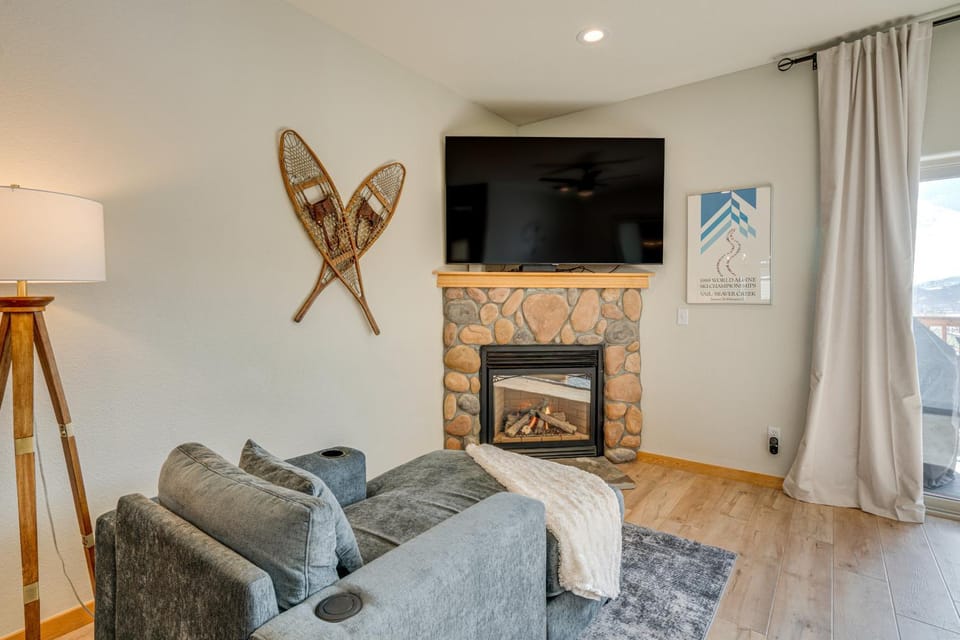 8 Mi to Keystone: Mtn-View Ski Retreat! House in Wildernest