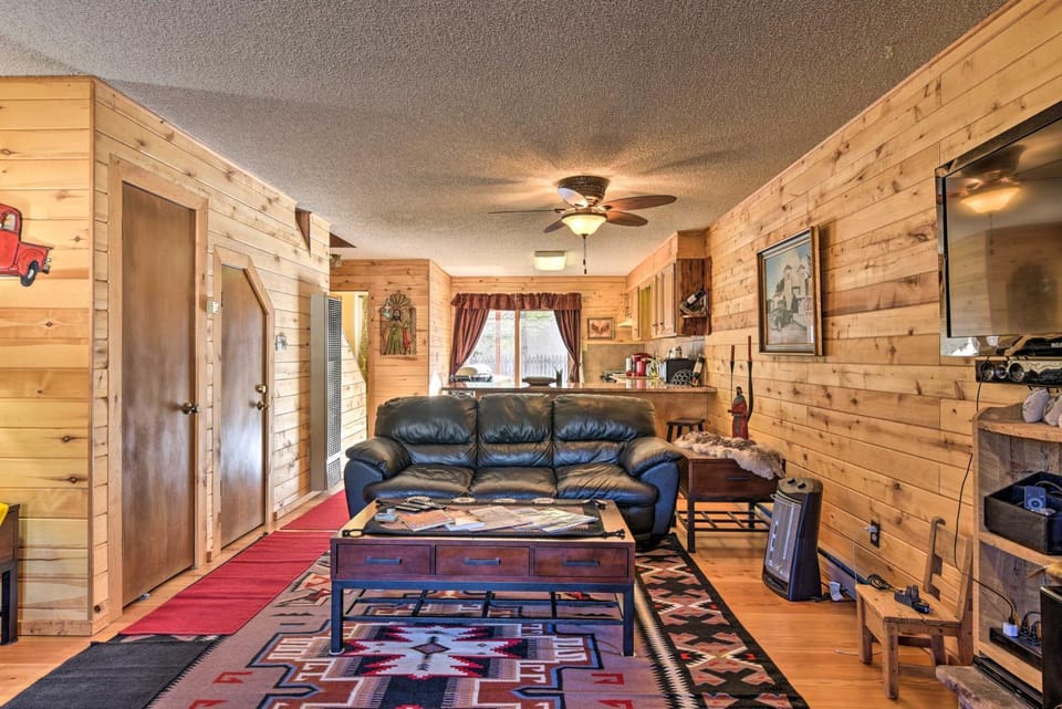 Downtown Red River Retreat w/ Mtn Views + Yard House in Red River
