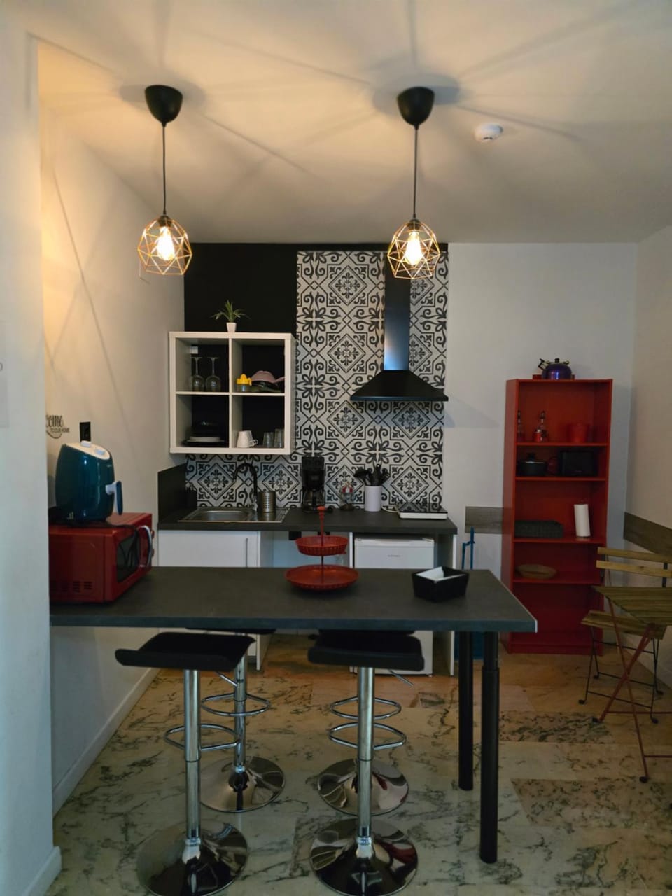 Kitchen or kitchenette, Dining area, stove