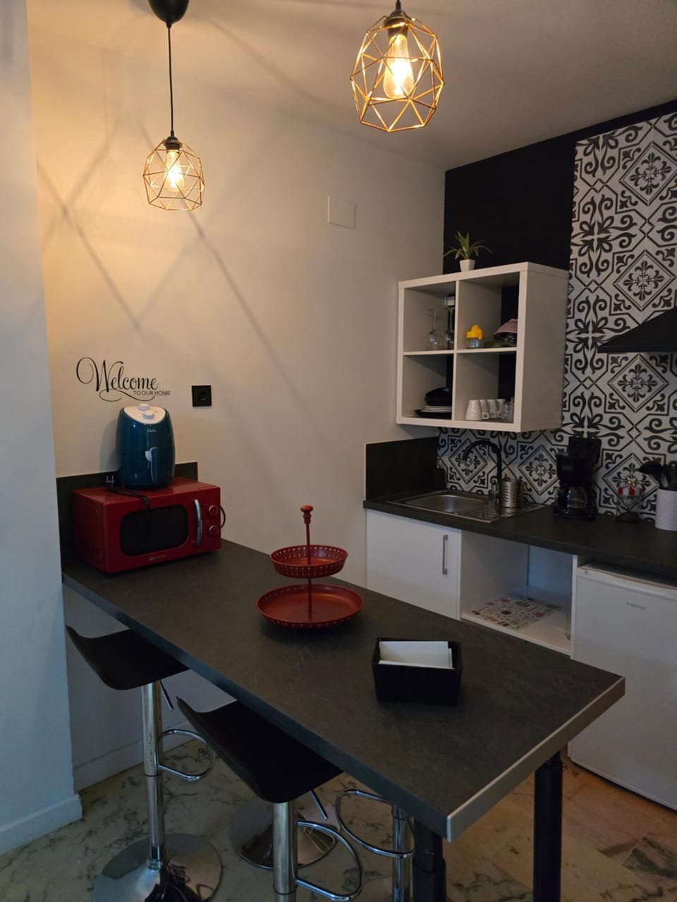 Kitchen or kitchenette, Dining area, stove