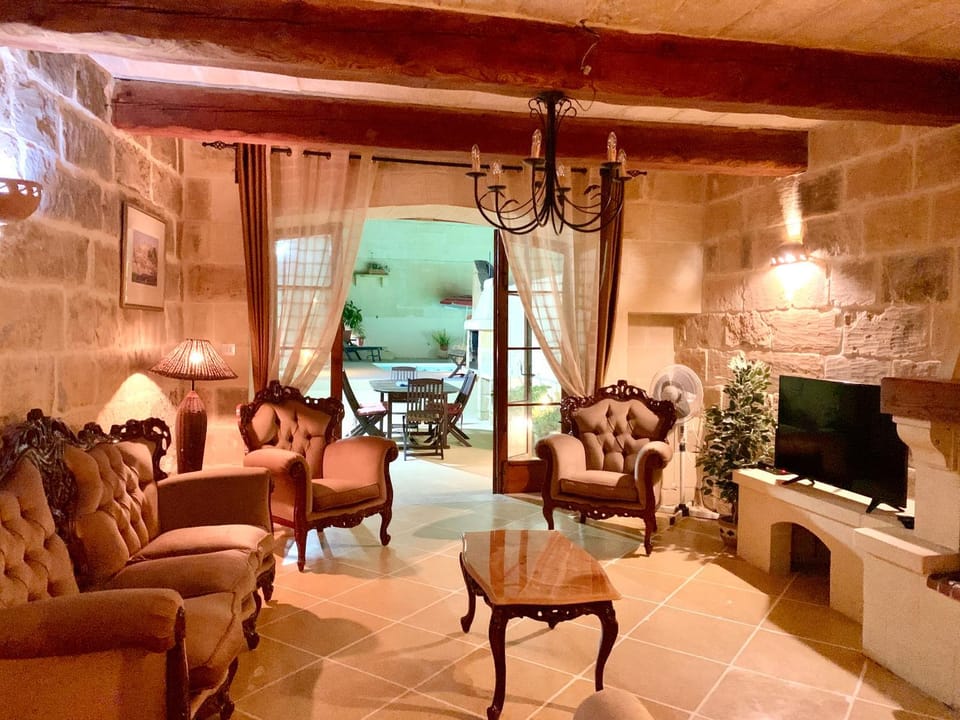 Nearby landmark, Restaurant/places to eat, Restaurant/places to eat, Natural landscape, Activities, Children play ground, Nightclub / DJ, Living room, Spa and wellness centre/facilities, Seating area, Beach, Supermarket/grocery shop, Swimming pool, Swimming pool, Breakfast, Sunrise, Sunset, sunbed, sunbed