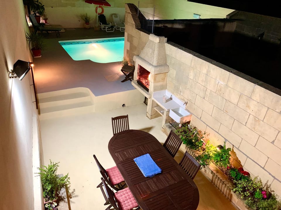 Patio, Nearby landmark, Restaurant/places to eat, Restaurant/places to eat, Facade/entrance, Neighbourhood, Natural landscape, Nightclub / DJ, Balcony/Terrace, Spa and wellness centre/facilities, Pool view, Pool view, Supermarket/grocery shop, Swimming pool, Swimming pool, Swimming pool, Entertainment, Breakfast, Sunrise, Sunset, young children, sunbed, sunbed, VIP