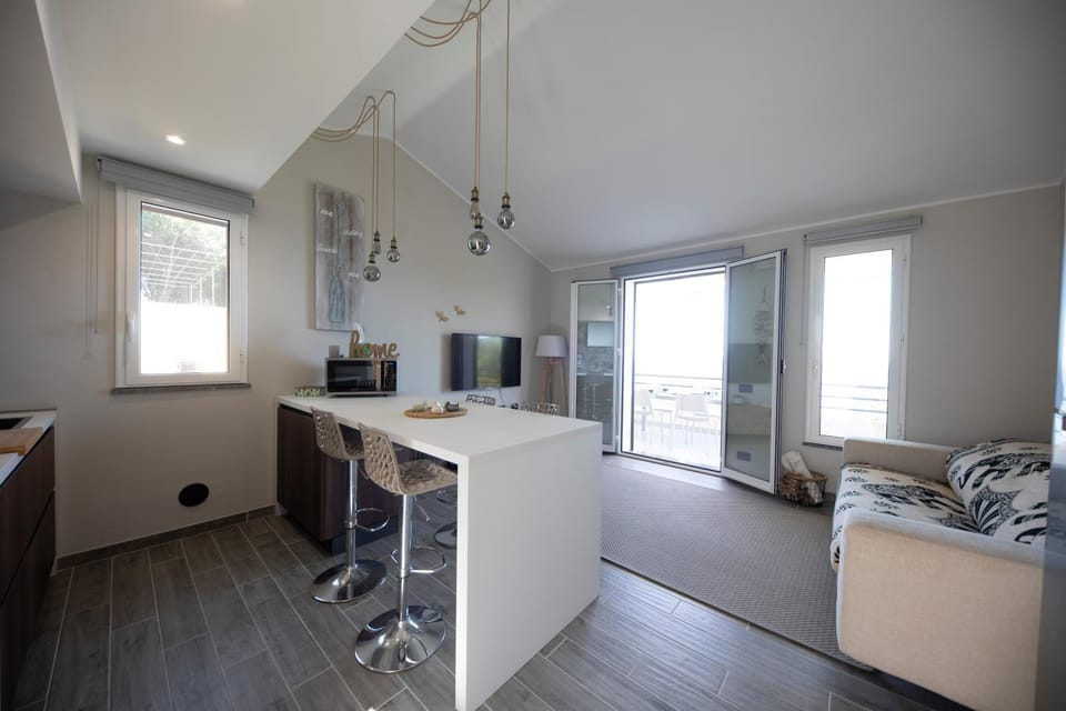 Kitchen or kitchenette, Living room