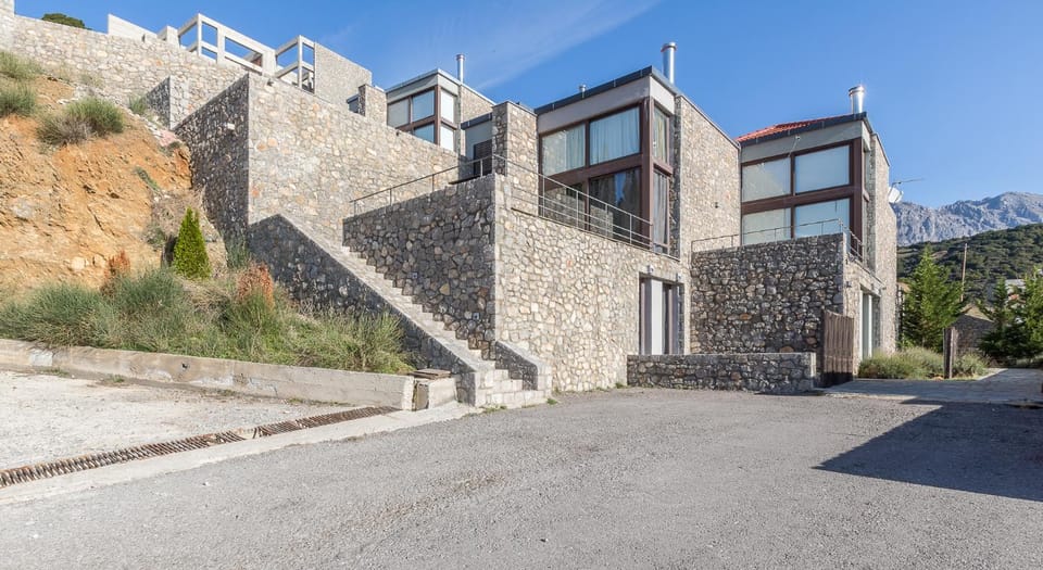 Property building, Day, Mountain view