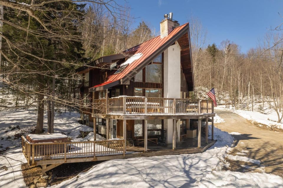 Northeast Passage Chalet House in Killington