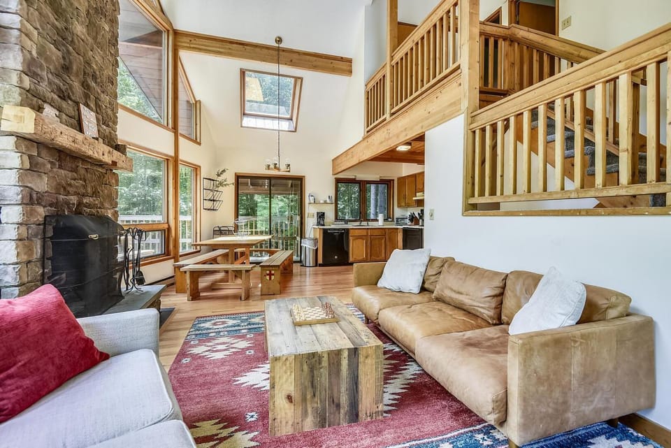 Northeast Passage Chalet House in Killington