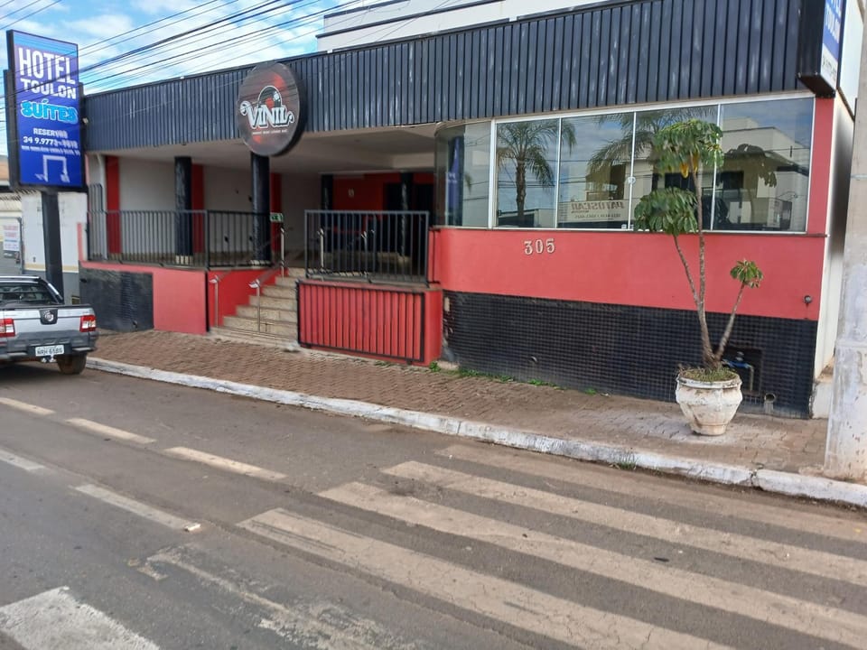 Suítes Toulon Bed and Breakfast in State of Goiás
